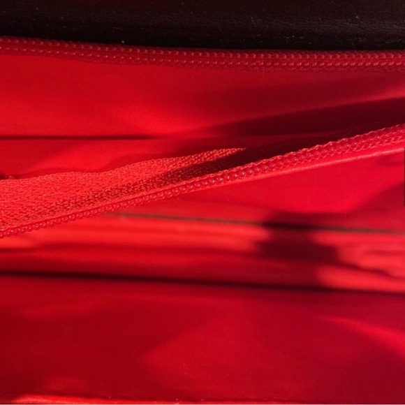 Vintage black quilted leather cc bag with red lining and chain strap - Picture 8 of 13